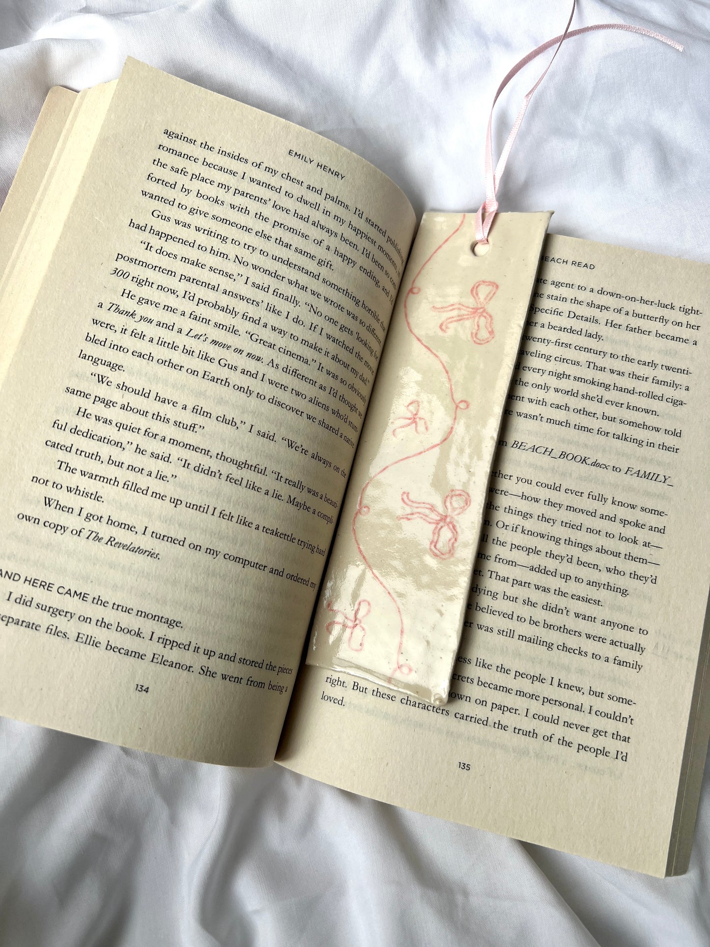 Bow bookmark