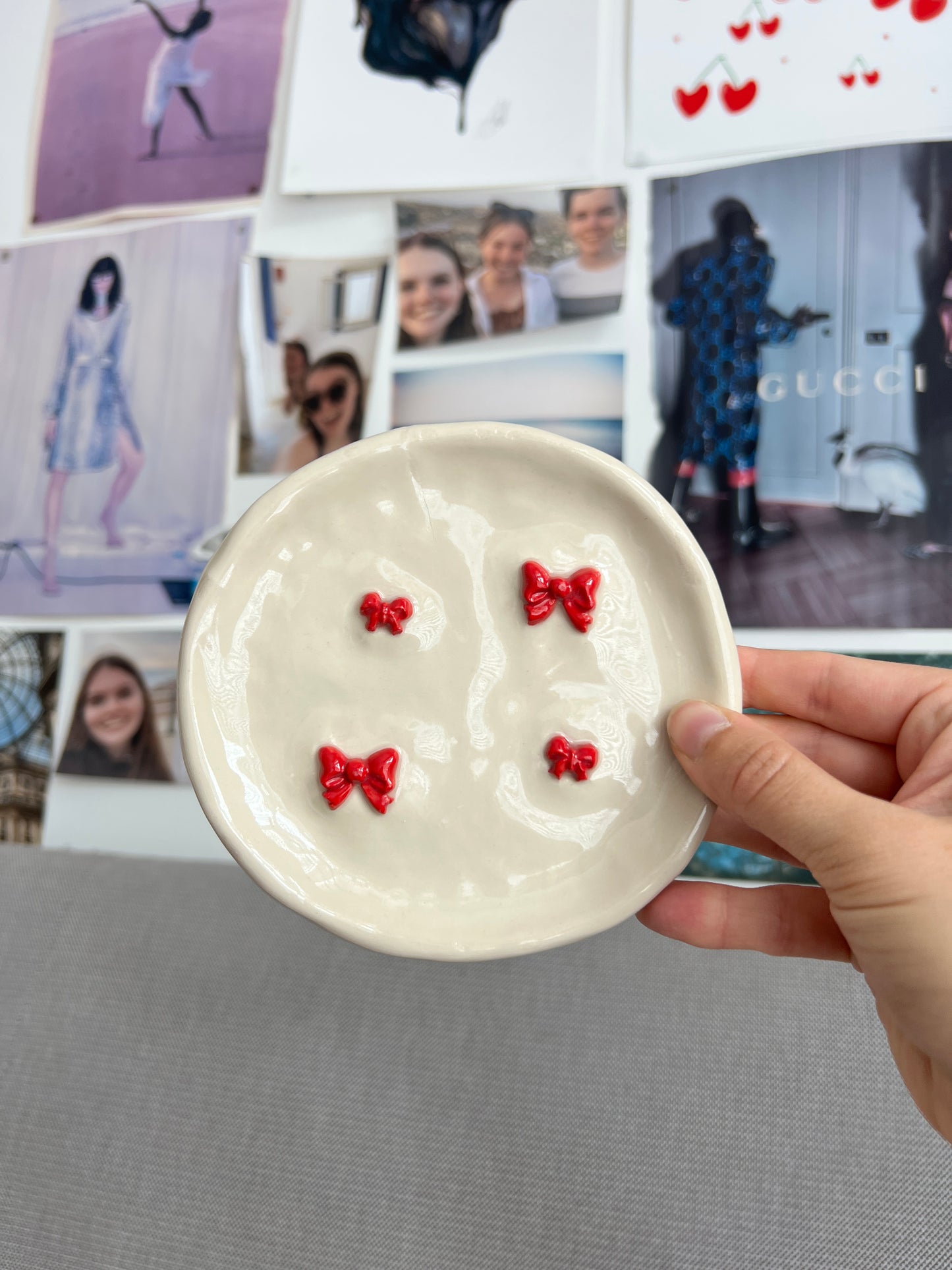 Red bow plate second