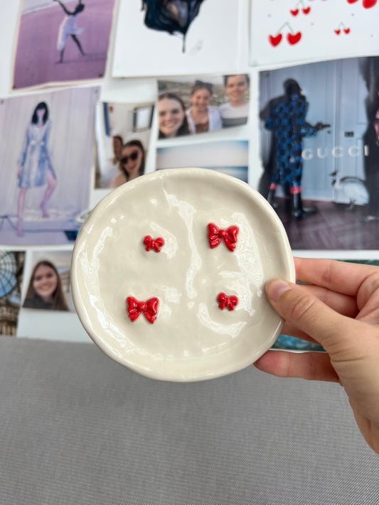 Red bow plate second